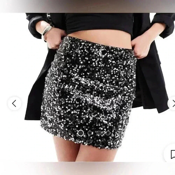 ASOS DESIGN sequin mini skirt in black size 4 Us with all tags VERY PRETTY - Picture 6 of 10